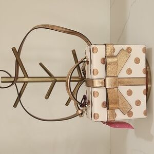 Kate Spade Wrapping box crossbody NWT